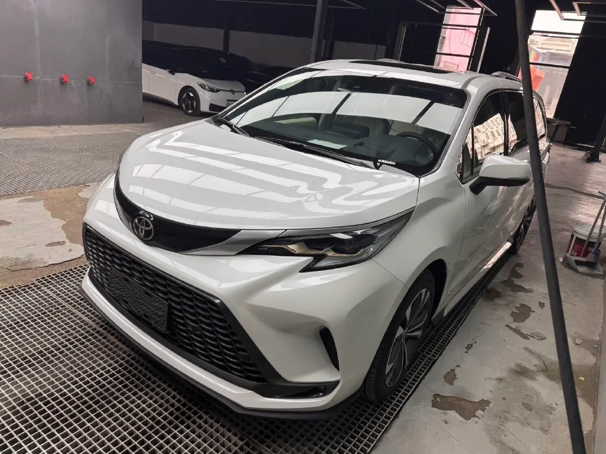 2024 Toyota Granvia 2.5L 189HP L4 E-CVT Hybrid