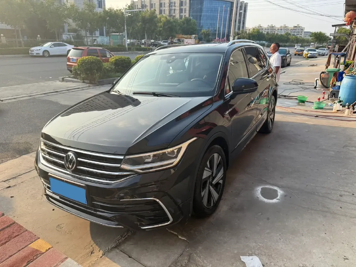 2023 Volkswagen Tiguan L 2.0T 186HP L4 7DCT