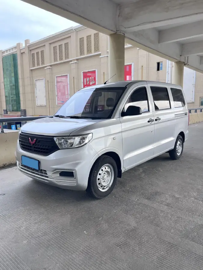 2022 WuLing HongGuang V 1.5L 99HP L4 6MT