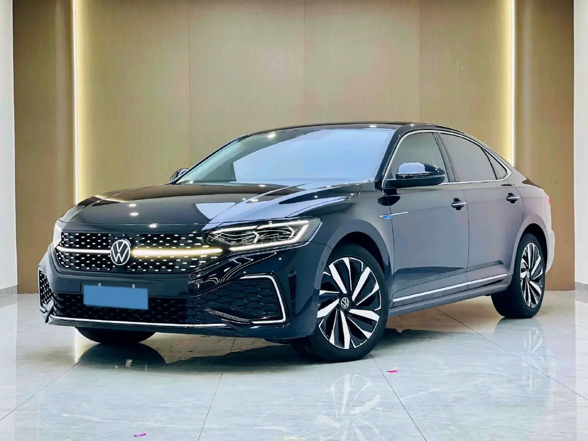 2022 Volkswagen Passat 2.0T 186HP L4 7DCT