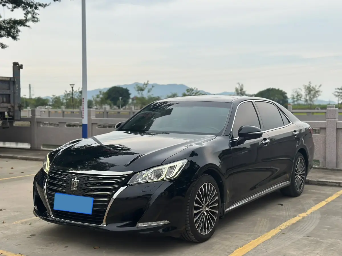 2018 Toyota Crown 2.0T 235HP L4 8AT