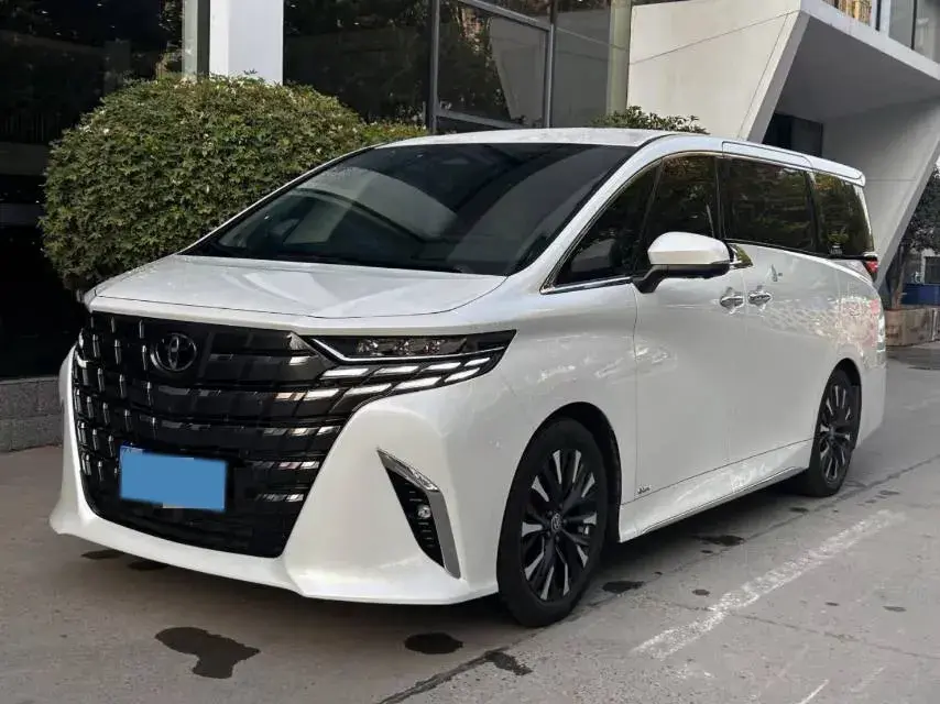 2024 Toyota Alphard 2.5L 190HP L4 E-CVT Hybrid