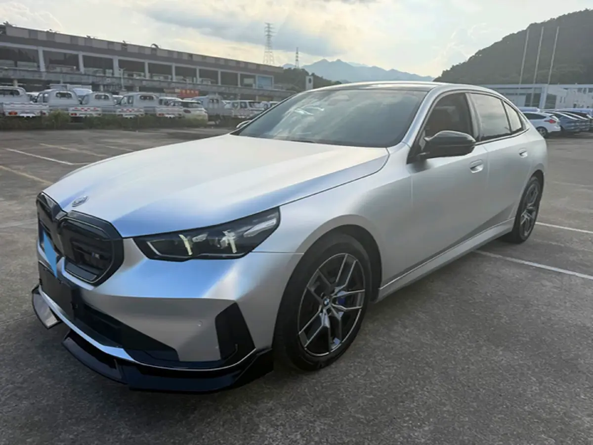 2024 BMW 5 Series 2.0T 258HP L4 8AT