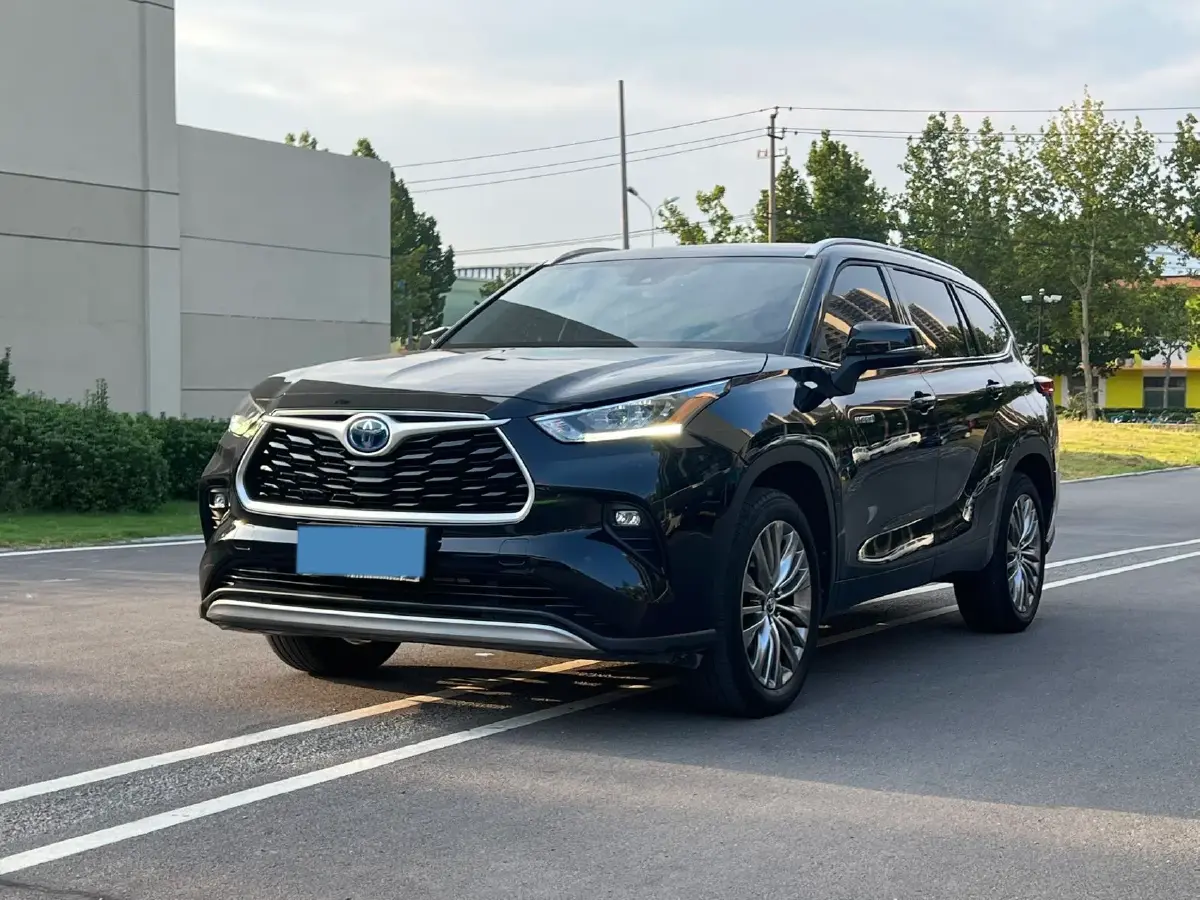 2023 Toyota Highlander 2.5L 189HP L4 E-CVT Hybrid