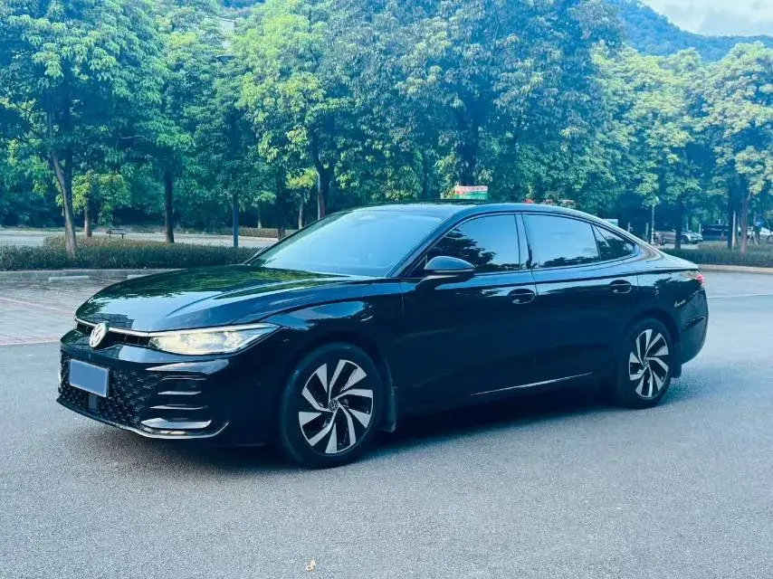 2025 Volkswagen Passat 2.0T 220HP L4 7DCT