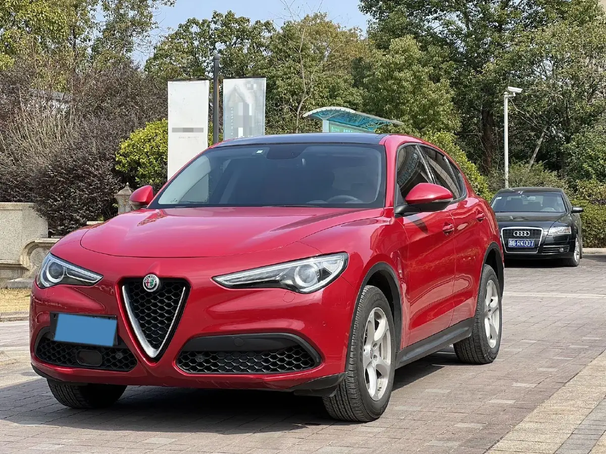 2017 Alfa Romeo Stelvio 2.0T 200HP L4 8AT