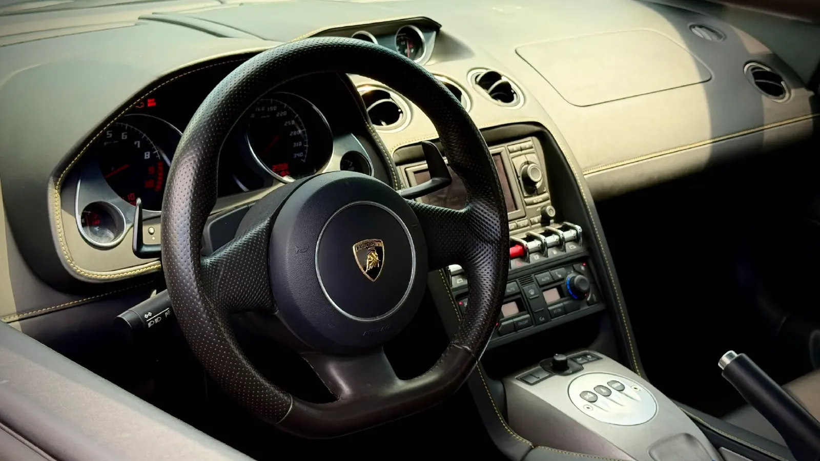 2010 Lamborghini Gallardo 5.2L 557HP V10 6AMT,autocango,china used car exporter,china ev exporter,chinese used car exporter,chinese used ev exporter