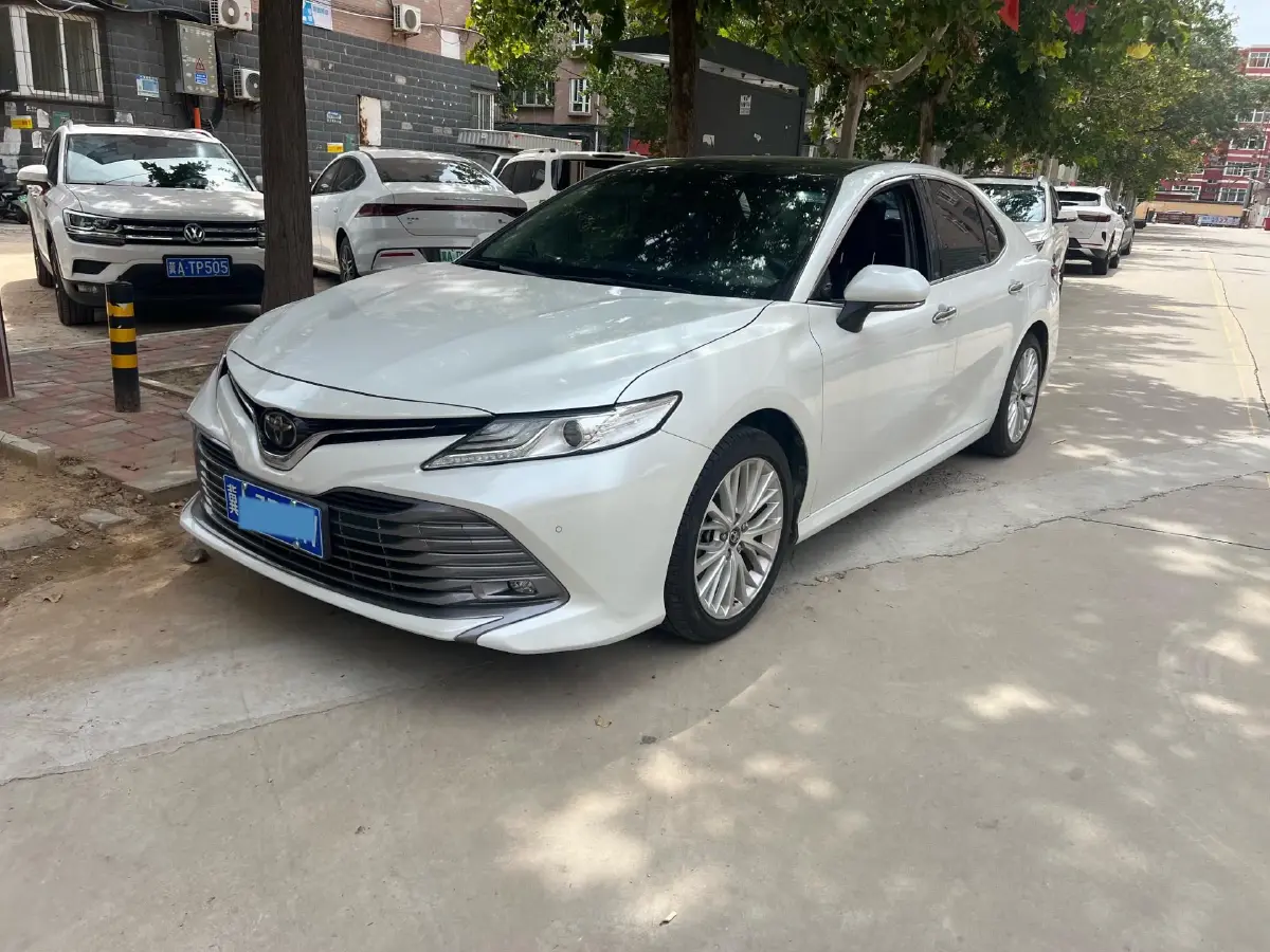 2019 Toyota Camry 2.5L 209HP L4 8AT