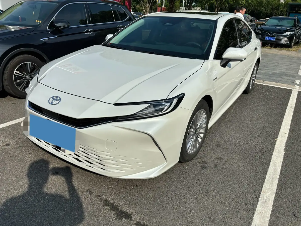 2024 Toyota Camry 2.0L 152HP L4 E-CVT Hybrid