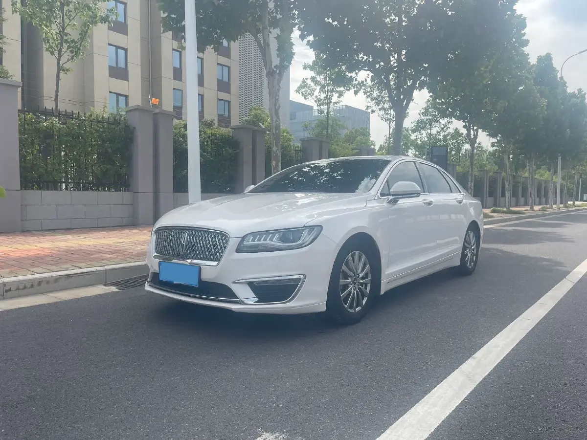 2019 Lincoln MKZ 2.0T 196HP L4 6AT