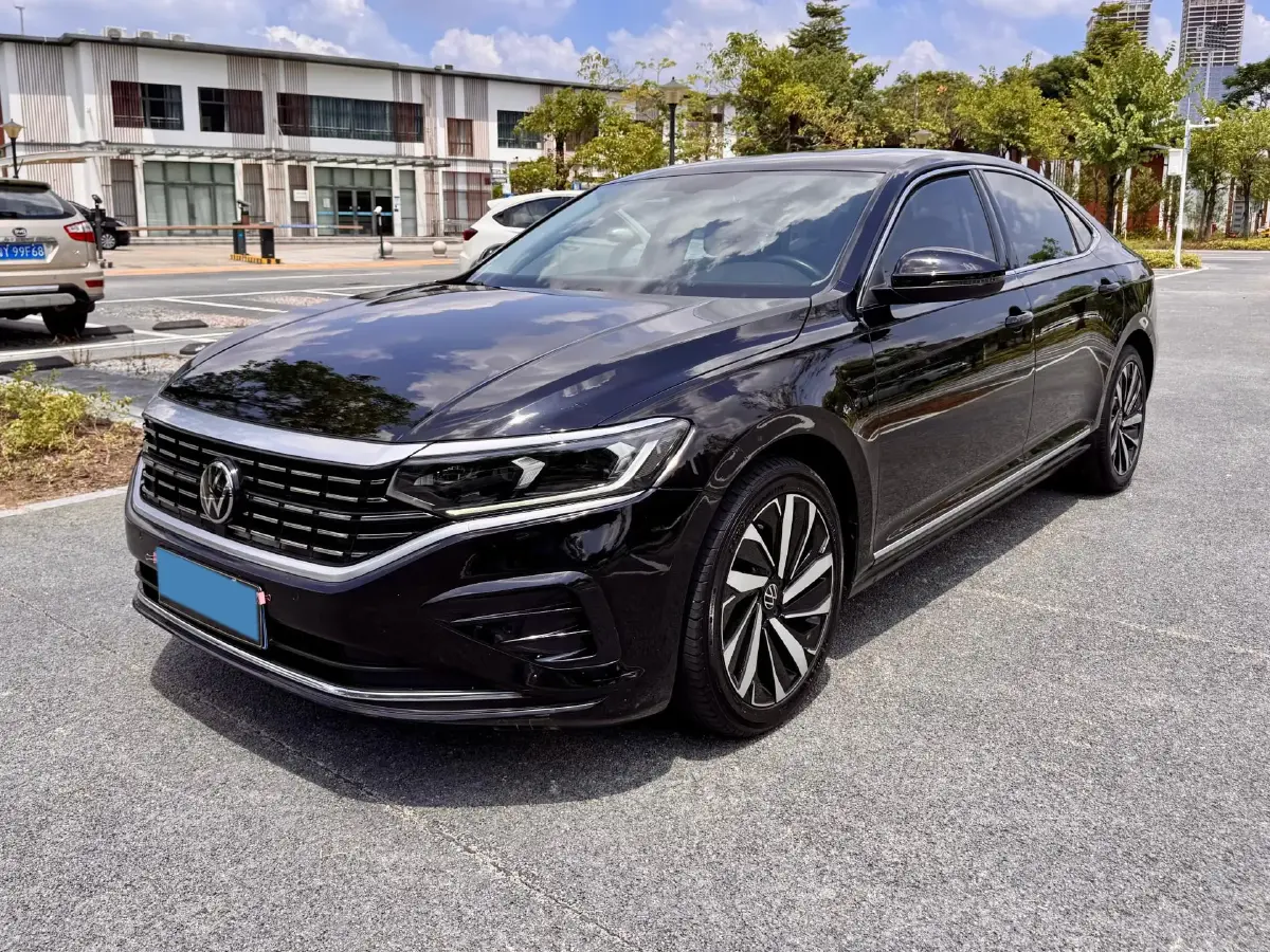 2023 Volkswagen Passat 2.0T 186HP L4 7DCT