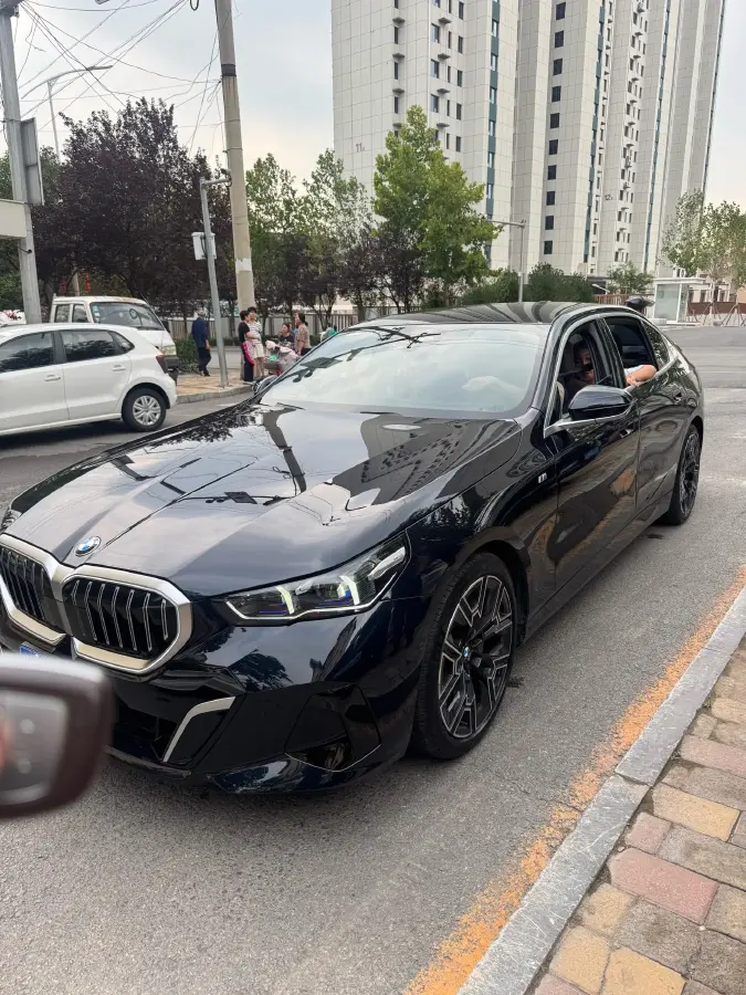 2024 BMW 5 Series 2.0T 258HP L4 8AT