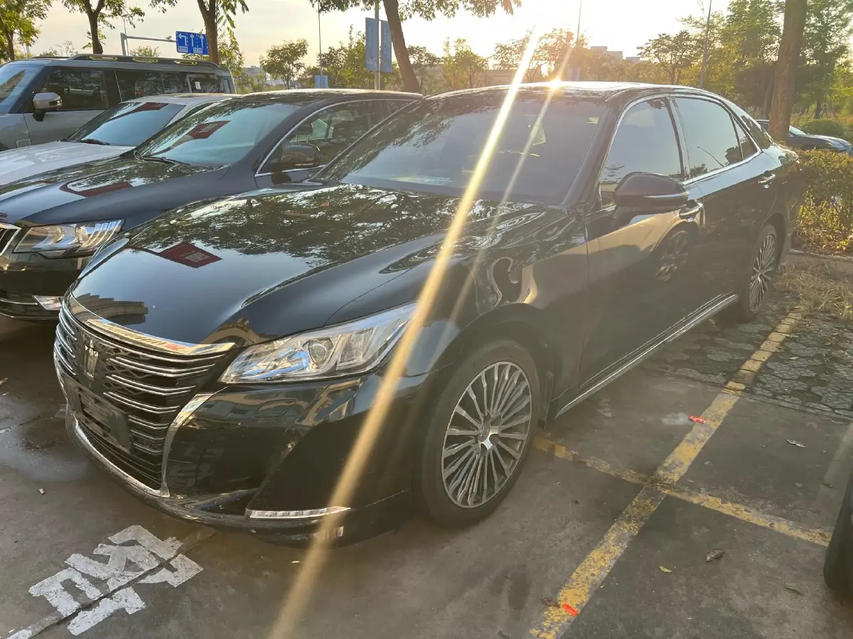 2018 Toyota Crown 2.0T 235HP L4 8AT
