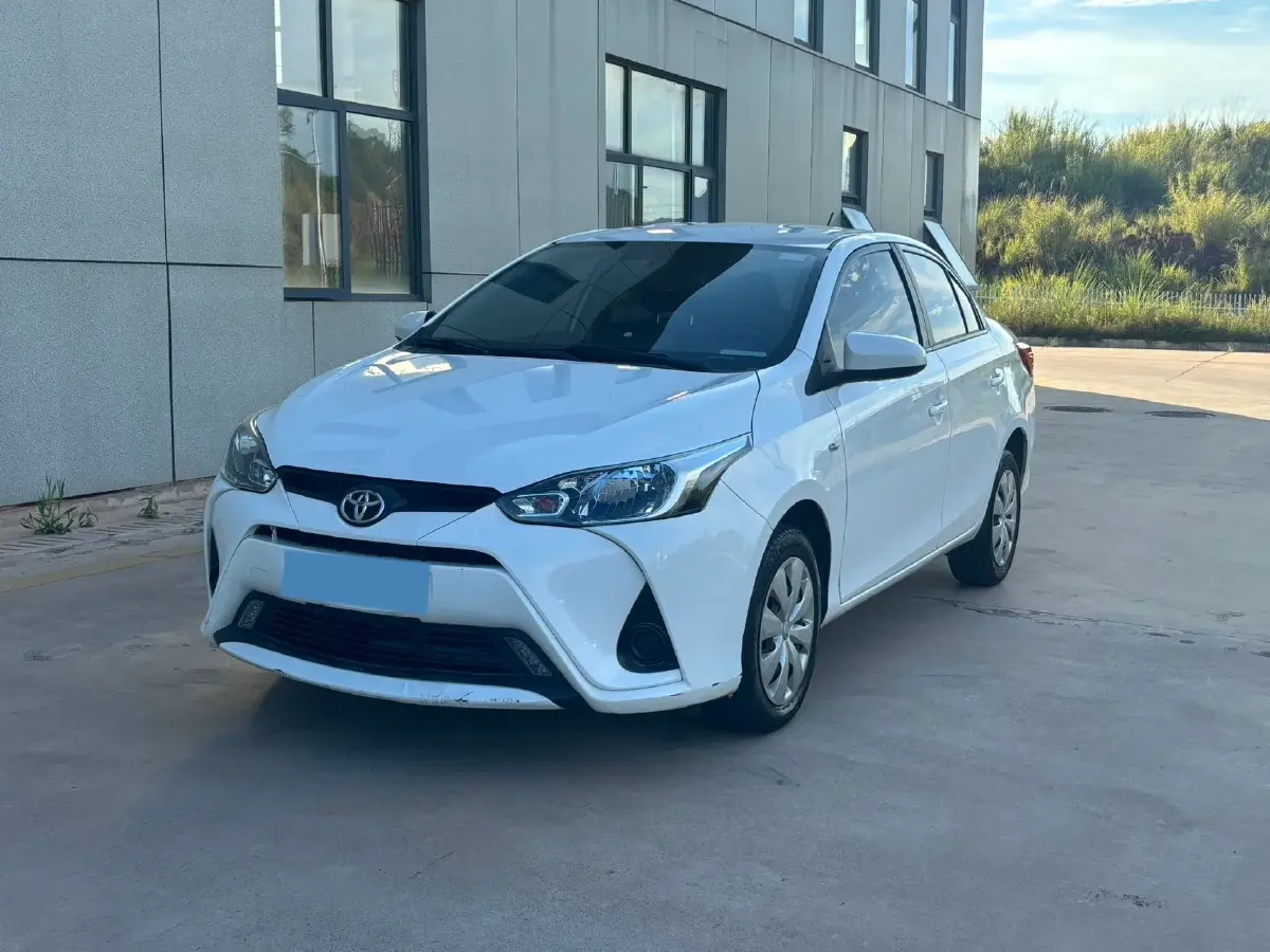2017 Toyota Yaris L 1.5L 107HP L4 CVT