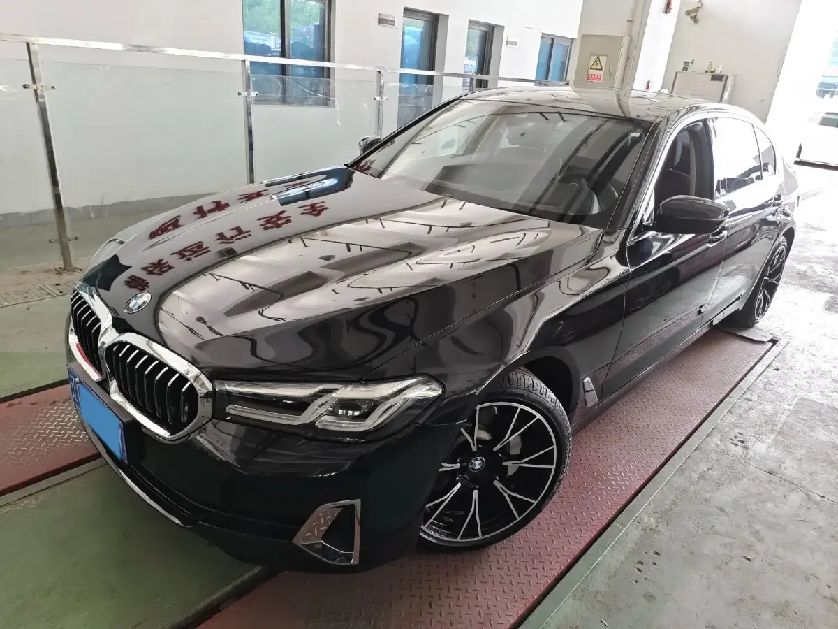 2022 BMW 5 Series 2.0T 252HP L4 8AT