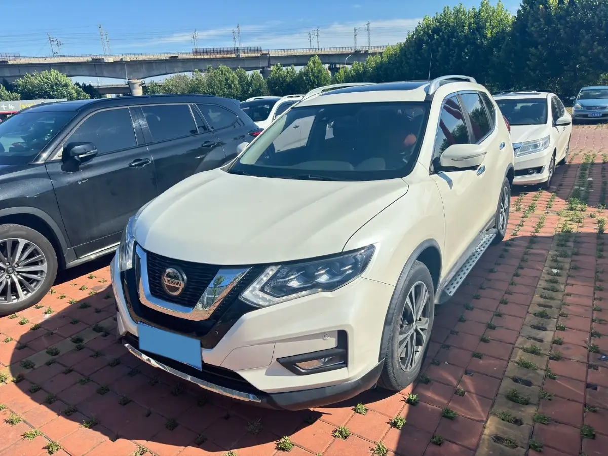 2021 Nissan X-Trail 2.5L 181HP L4 CVT