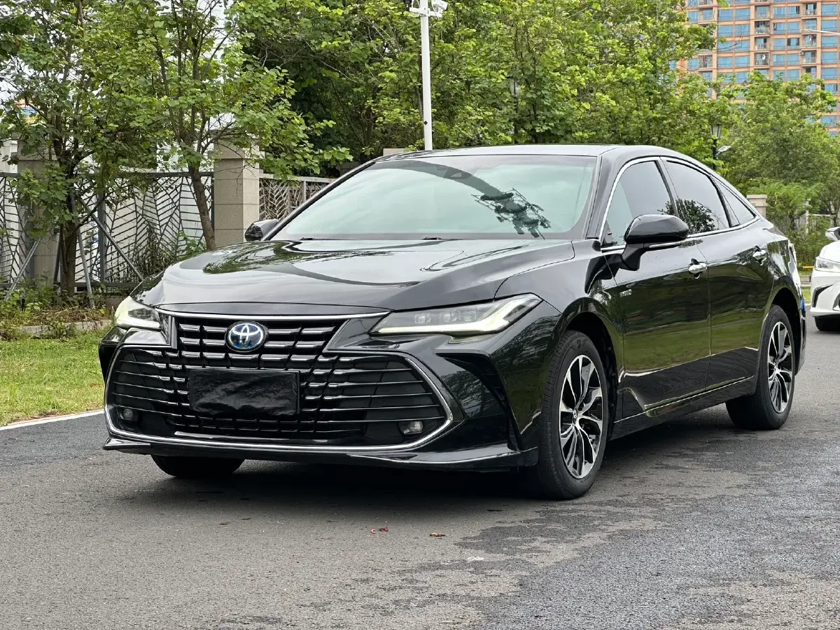 2022 Toyota Avalon 2.5L 178HP L4 E-CVT Hybrid