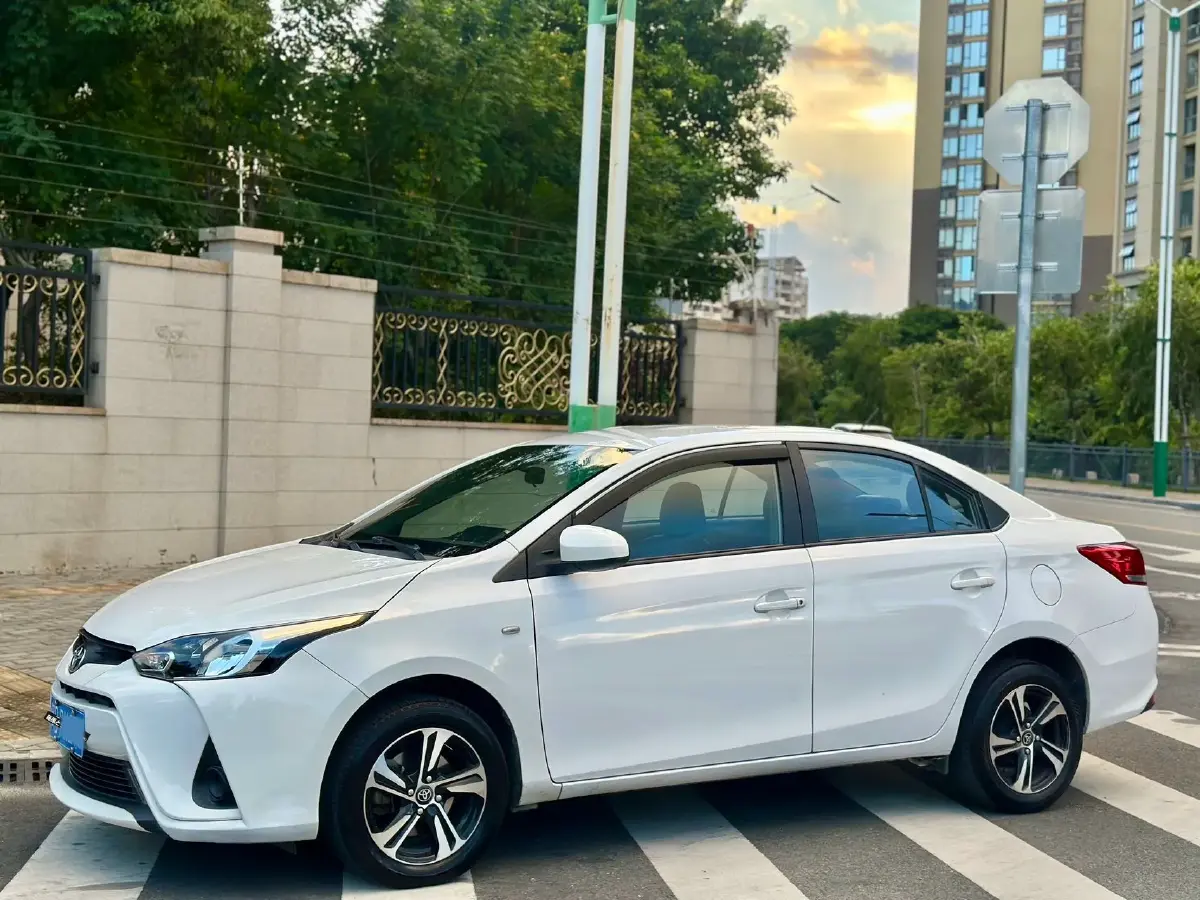 2017 Toyota Yaris L 1.5L 107HP L4 CVT