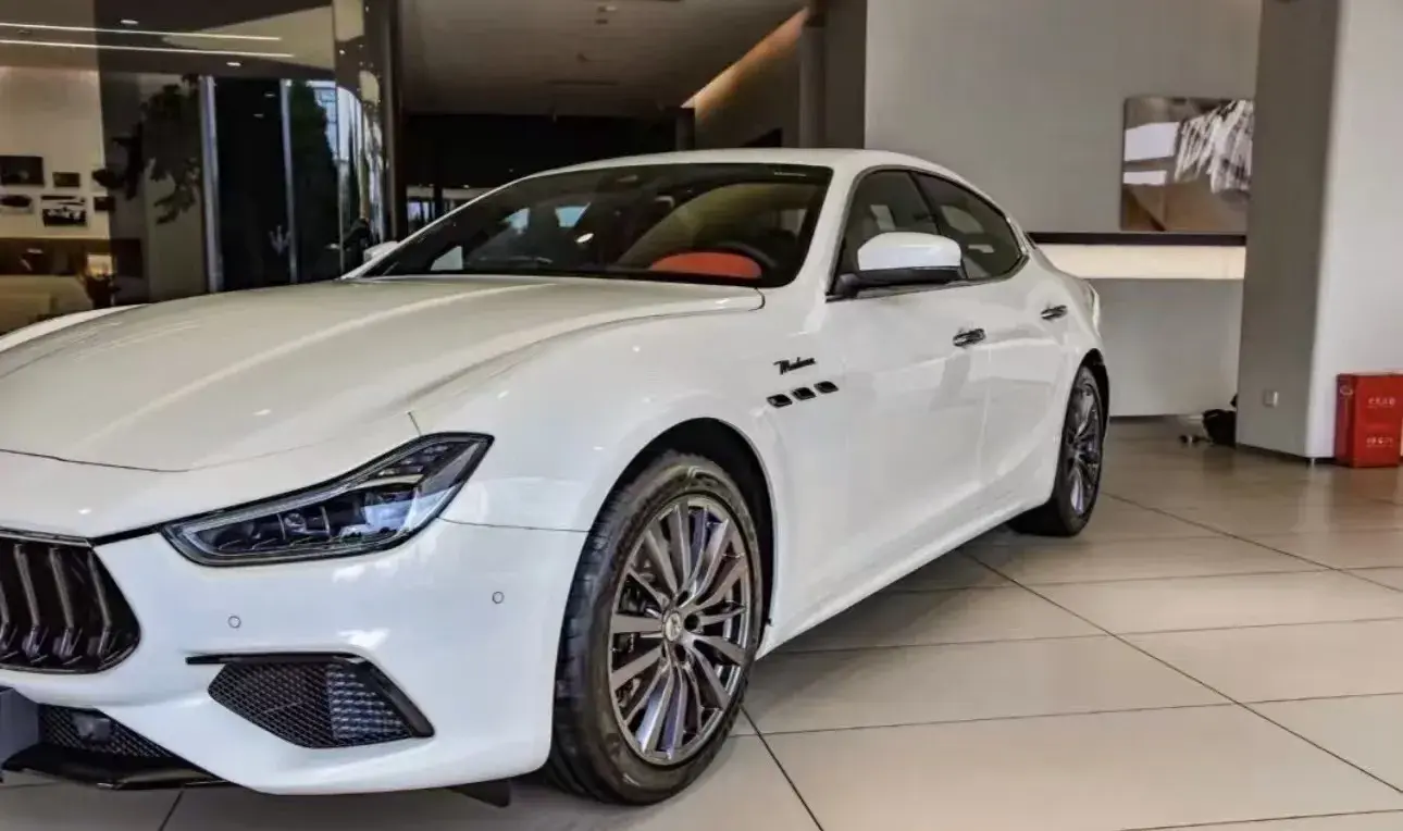 2022 Maserati Ghibli 3.0T 350HP V6 8AT