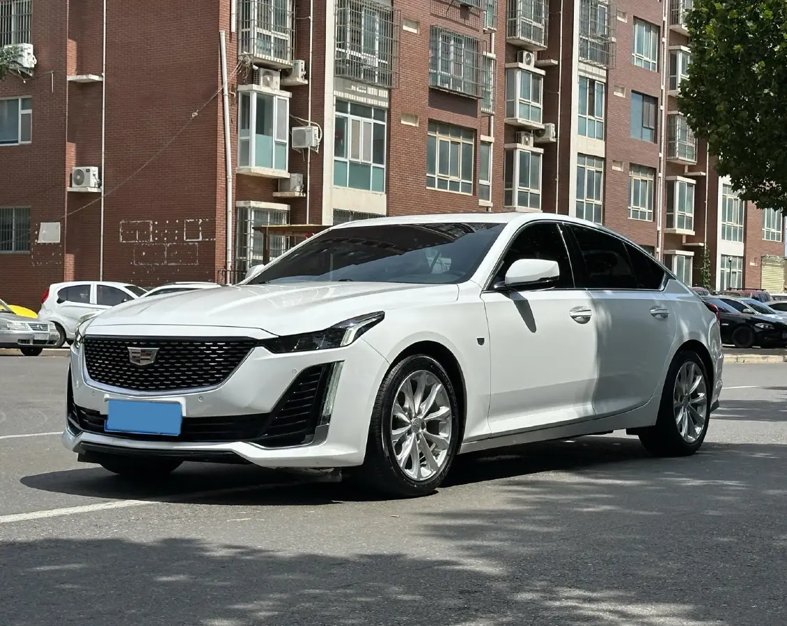 2022 Cadillac CT5 2.0T 237HP L4 10AT