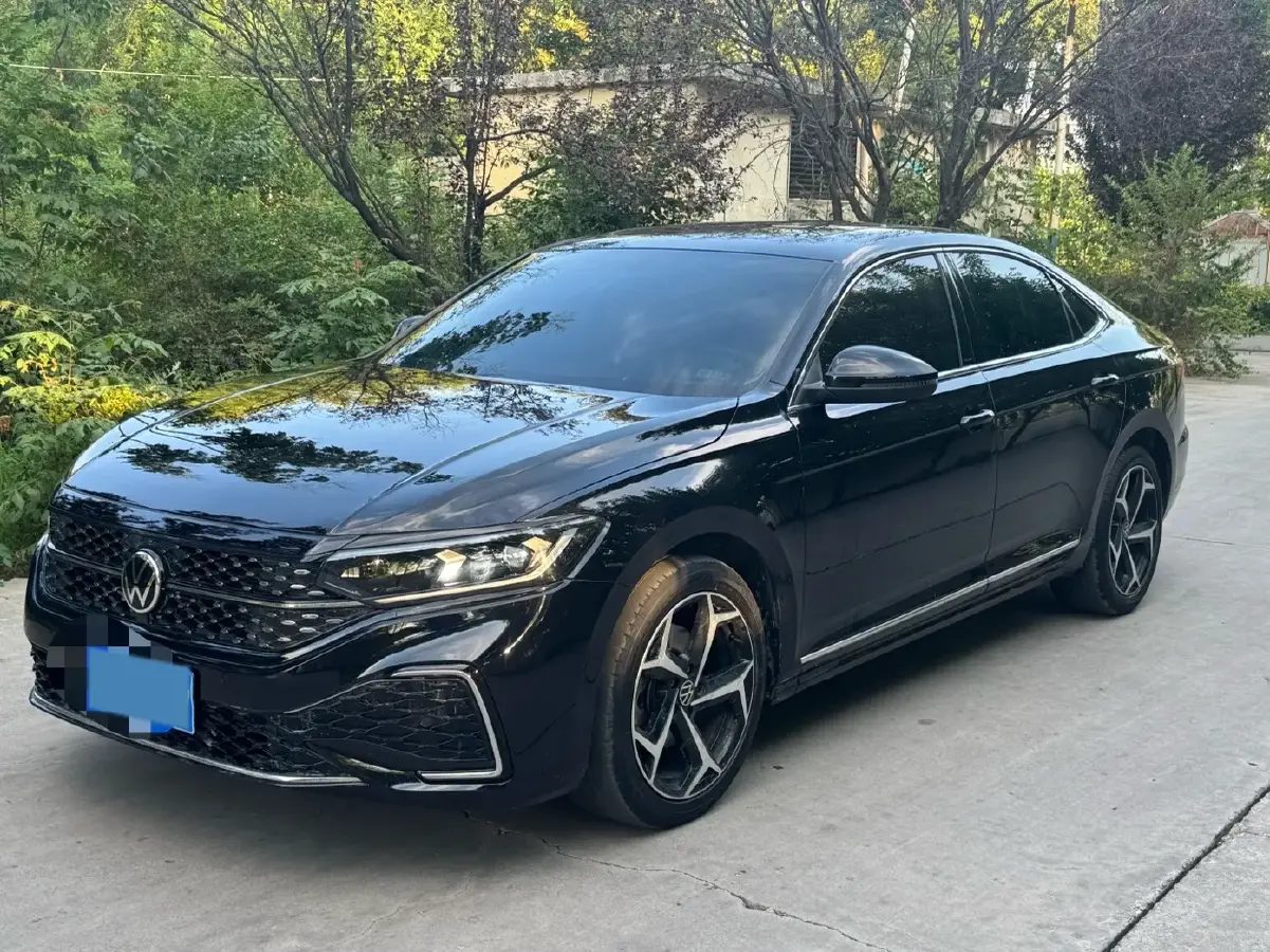 2023 Volkswagen Passat 2.0T 186HP L4 7DCT