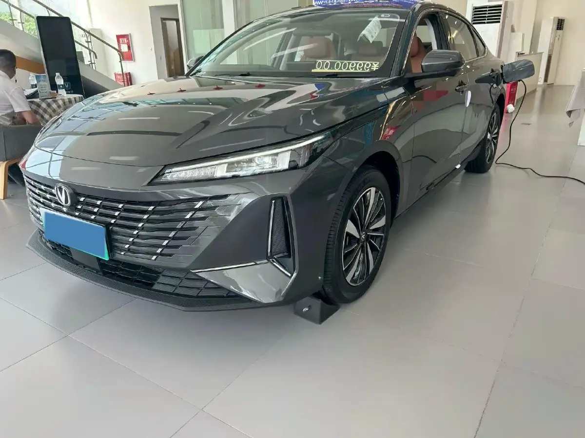 2025 ChangAn EadoPHEV 1.5L 98HP L4 E-CVT PHEV