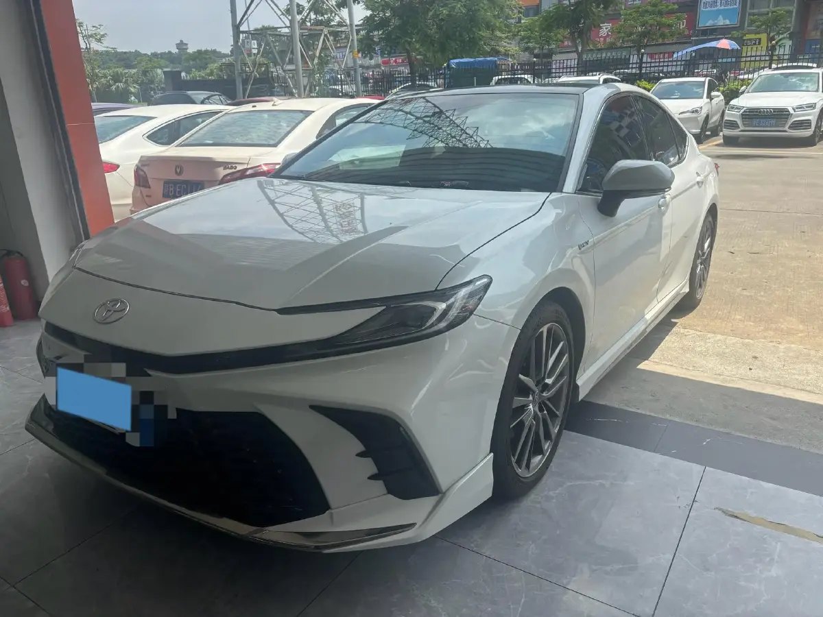 2024 Toyota Camry 2.0L 152HP L4 E-CVT Hybrid