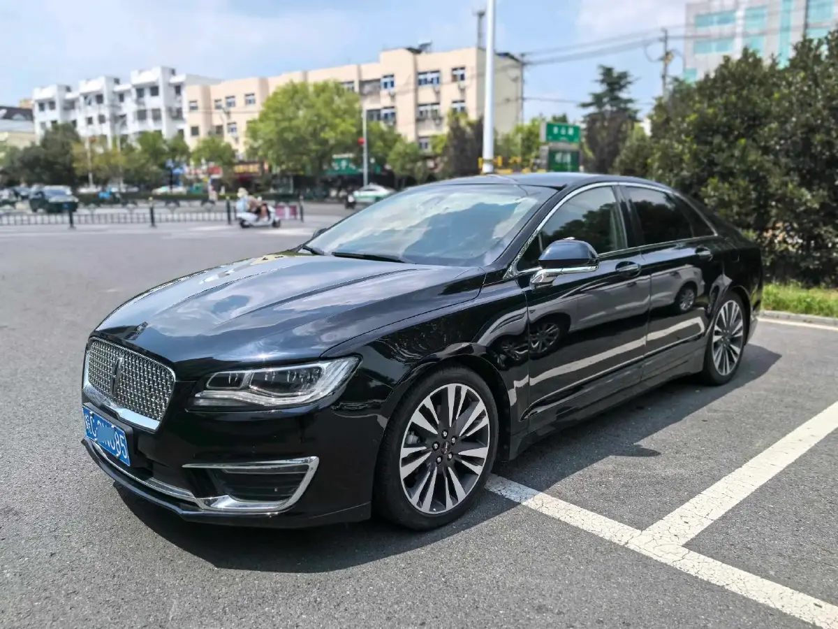 2018 Lincoln MKZ 2.0L 137HP L4 E-CVT Hybrid
