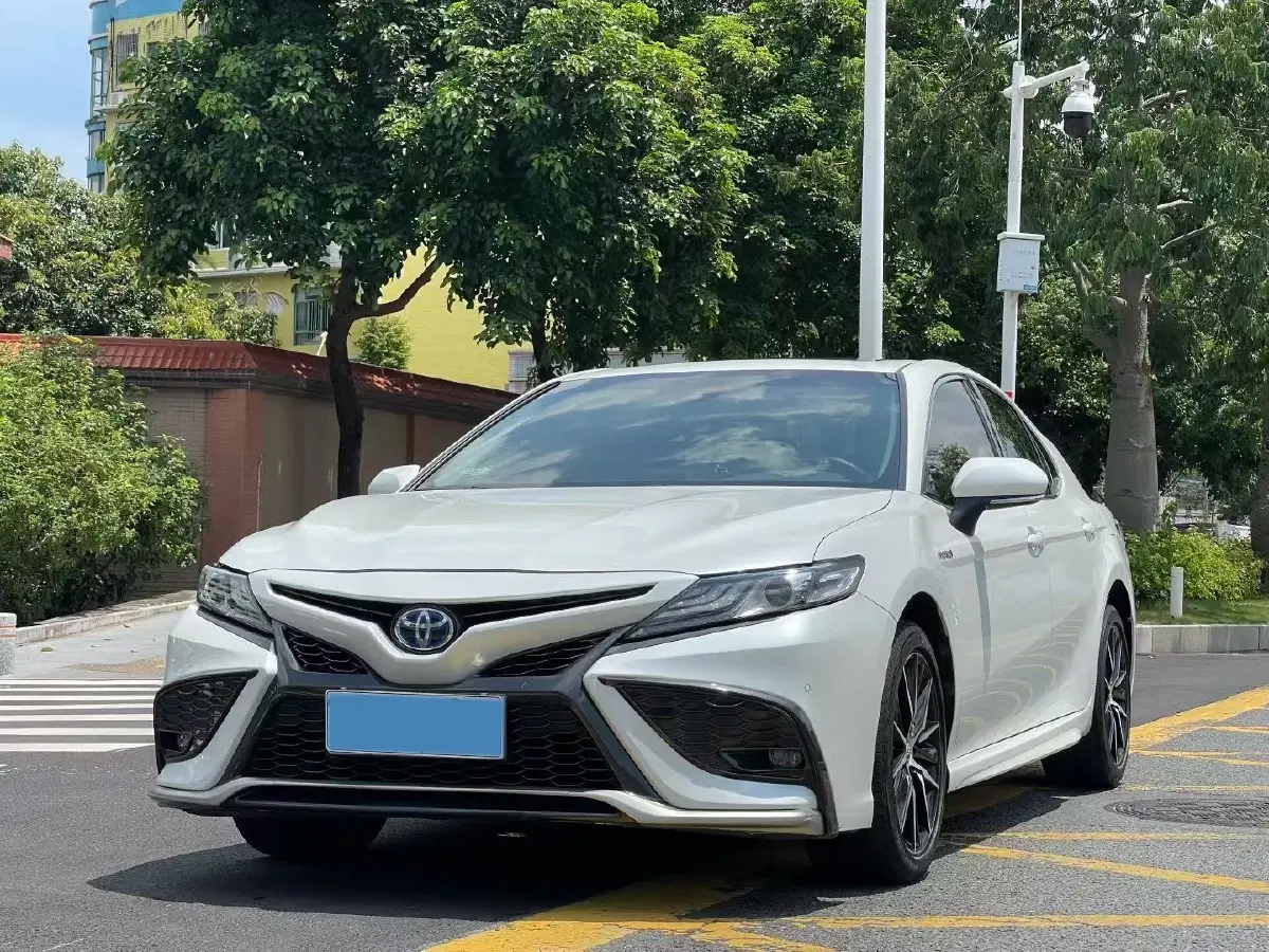 2021 Toyota Camry 2.5L 178HP L4 E-CVT Hybrid
