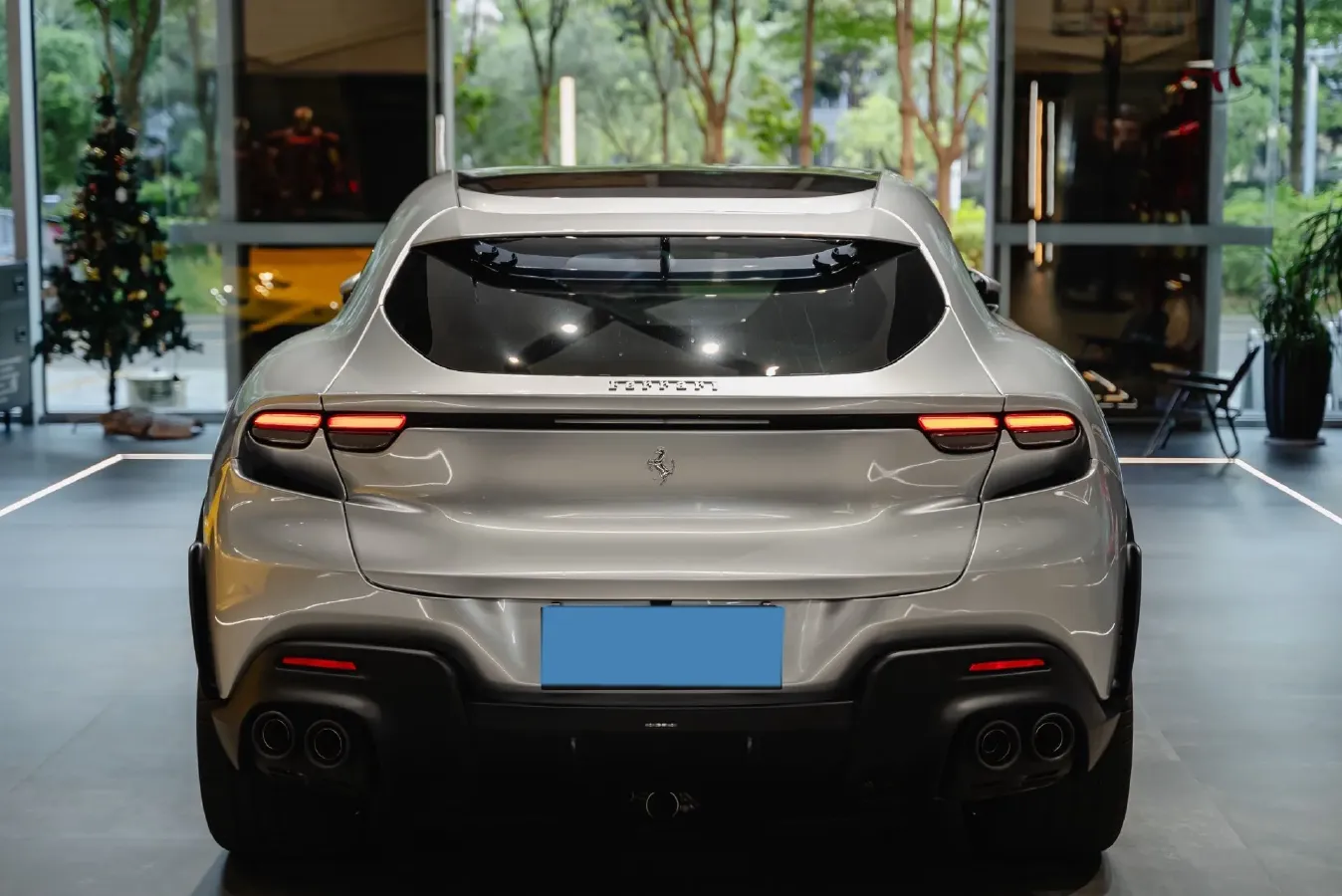 2023 Ferrari Purosangue 6.5L 725HP V12 8DCT,autocango,china used car exporter,china ev exporter,chinese used car exporter,chinese used ev exporter