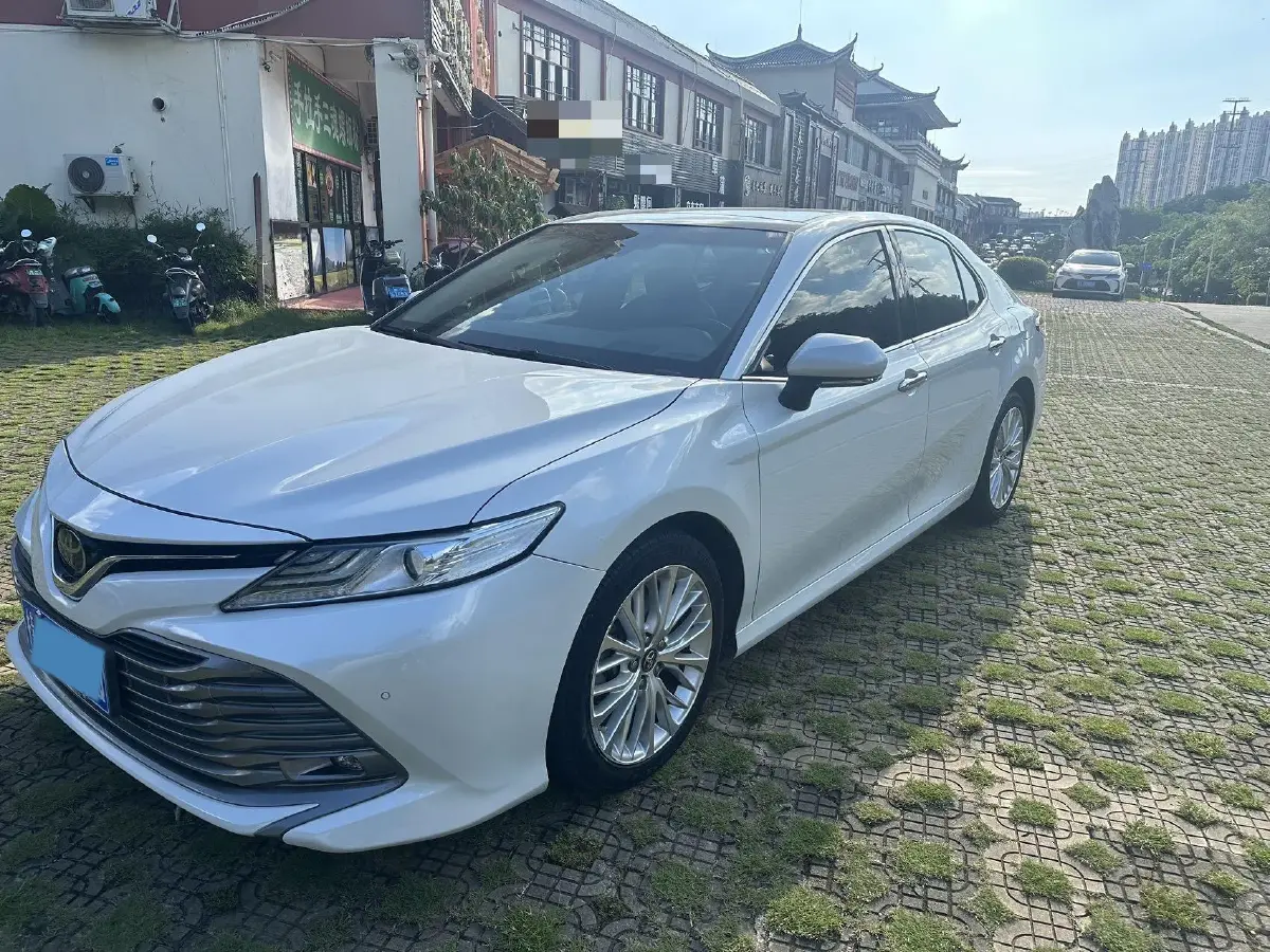 2018 Toyota Camry 2.5L 209HP L4 8AT
