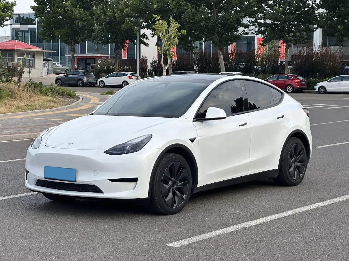 2023 Tesla Model Y BEV 60KWH