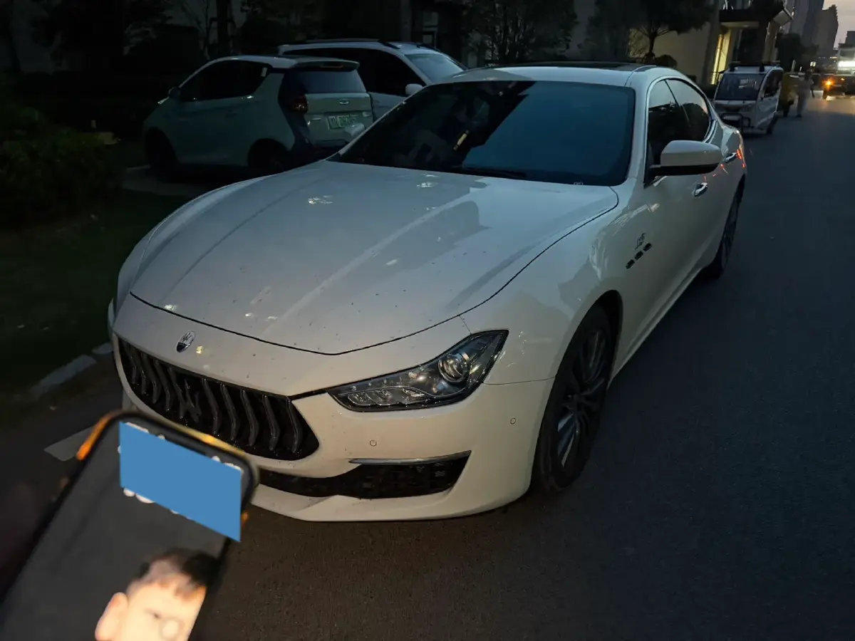 2022 Maserati Ghibli 2.0T 330HP L4 8AT