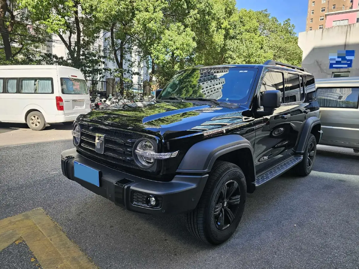 2025 Tank 300 2.0T 227HP L4 9AT