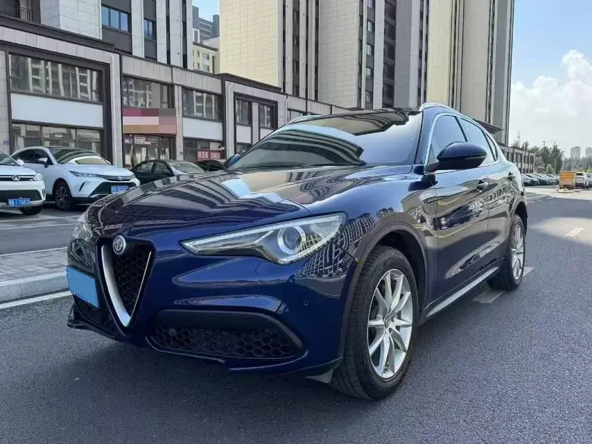 2017 Alfa Romeo Stelvio 2.0T 200HP L4 8AT