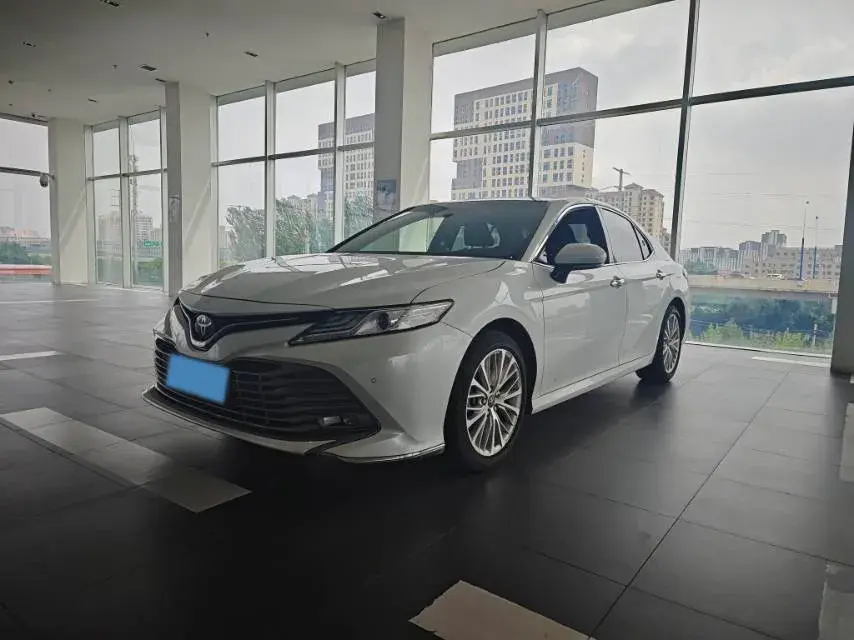 2019 Toyota Camry 2.5L 209HP L4 8AT