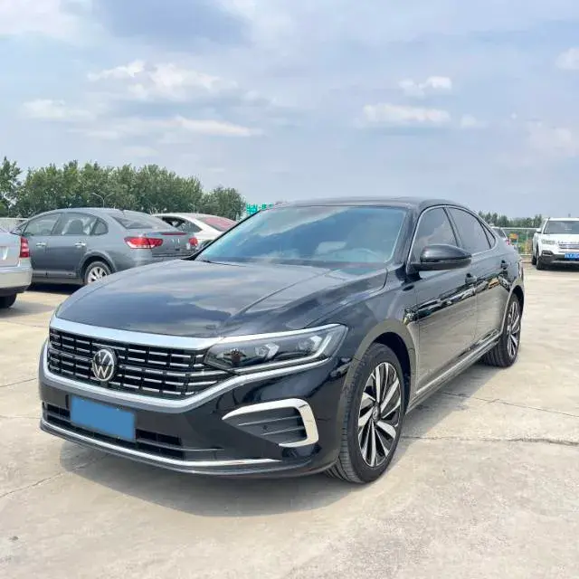 2025 Volkswagen Passat 2.0T 186HP L4 7DCT