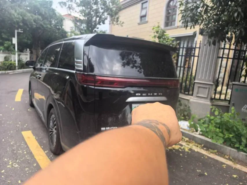 2024 Denza D9 1.5T 139HP L4 E-CVT PHEV 40KWH,autocango,china used car exporter,china ev exporter,chinese used car exporter,chinese used ev exporter