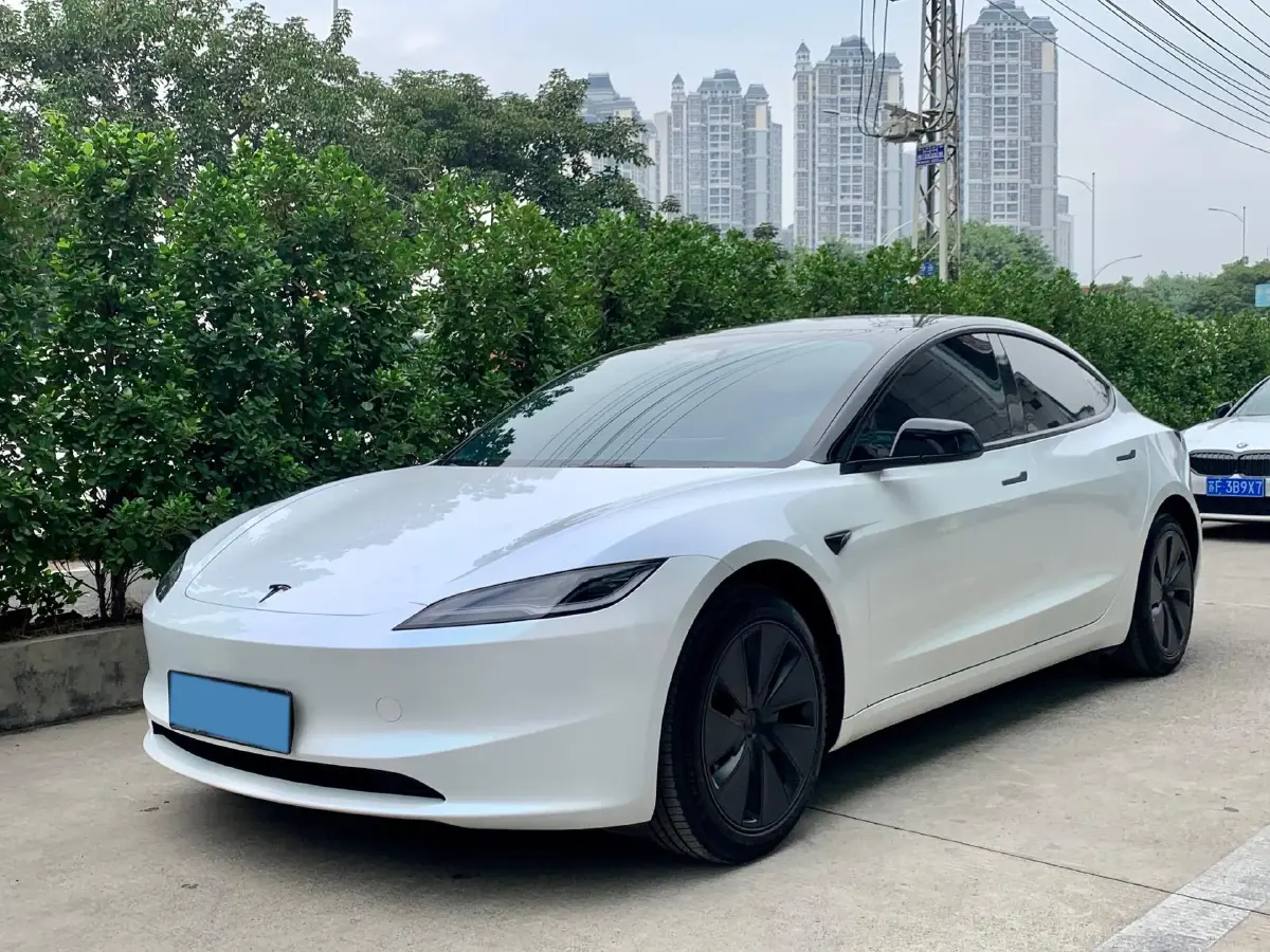 2025 Tesla Model 3 BEV 62.5KWH