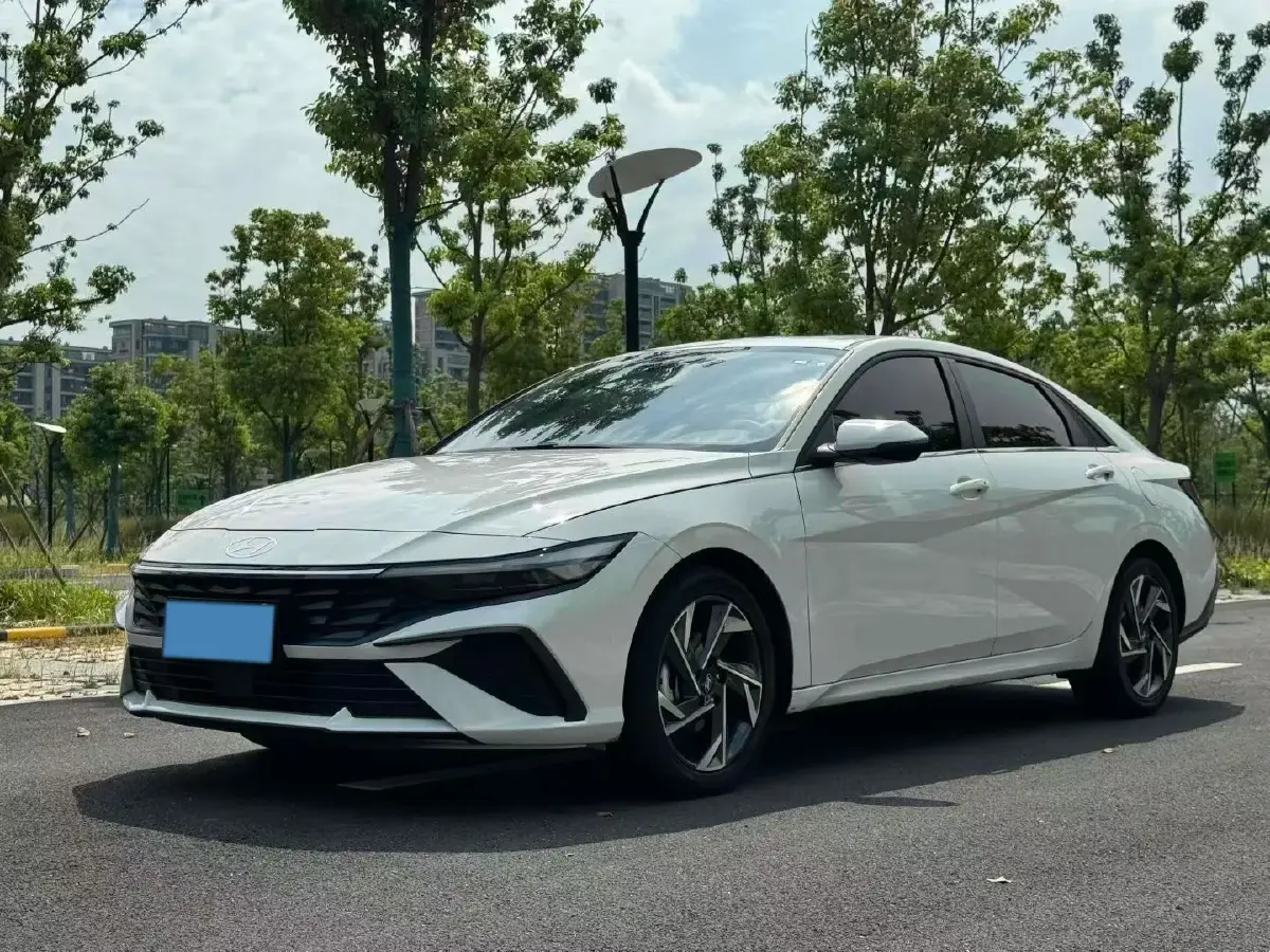 2023 Hyundai Elantra 1.5L 115HP L4 CVT