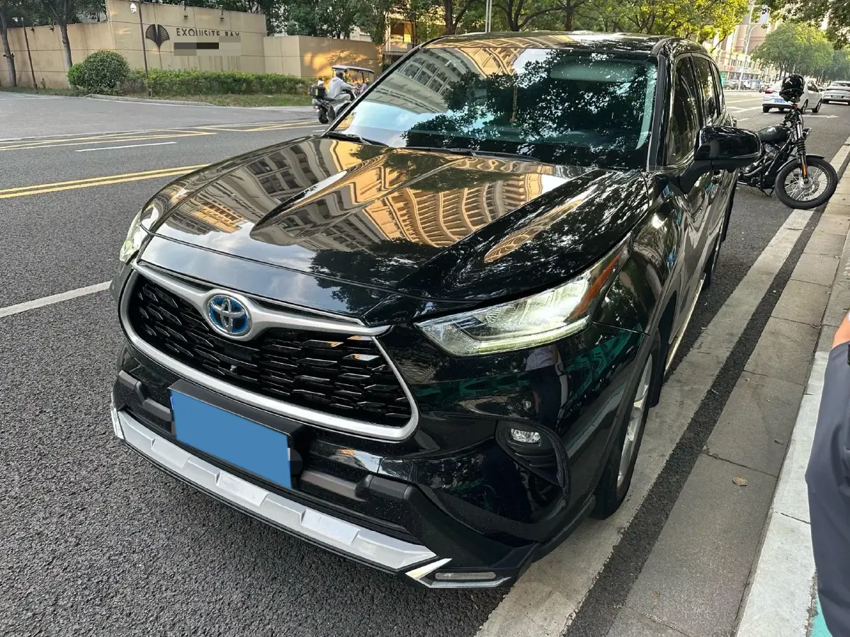 2022 Toyota Highlander 2.5L 192HP L4 E-CVT Hybrid