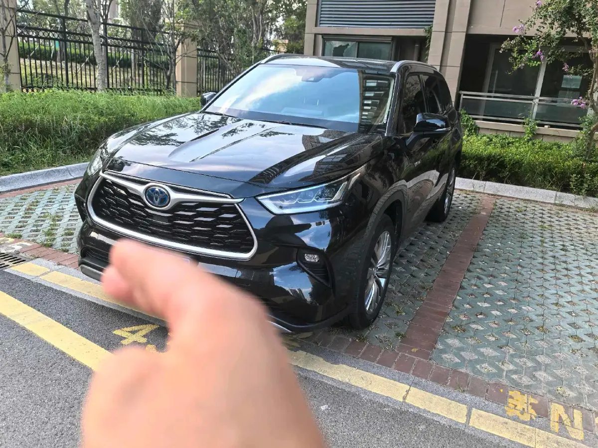 2022 Toyota Highlander 2.5L 192HP L4 E-CVT Hybrid