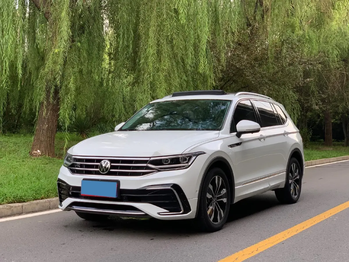 2023 Volkswagen Tiguan L 2.0T 186HP L4 7DCT