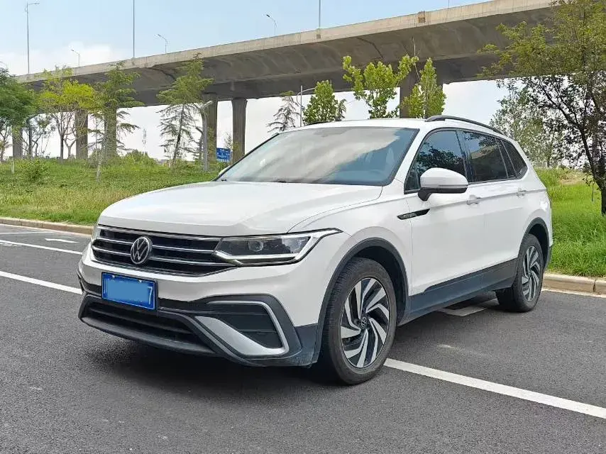 2023 Volkswagen Tiguan L 2.0T 186HP L4 7DCT