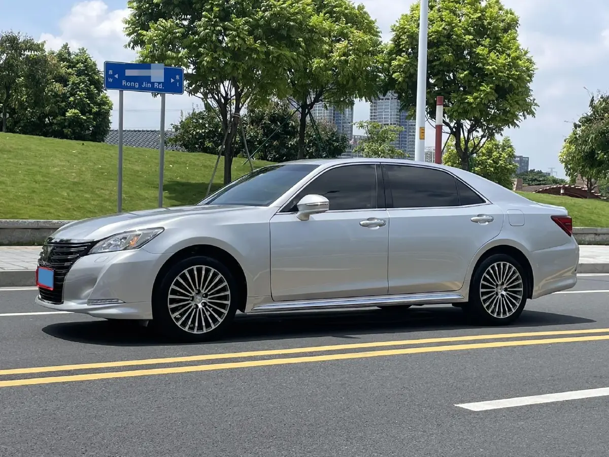 2018 Toyota Crown 2.0T 235HP L4 8AT