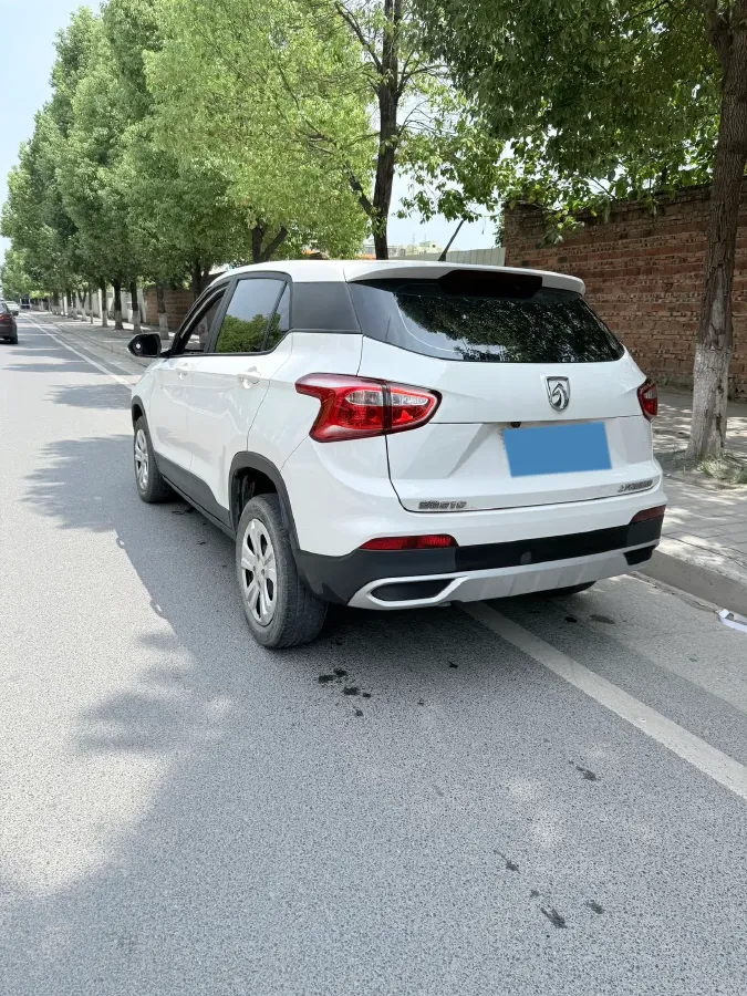 2014 BaoJun 610 1.5L 112HP L4 5MT,autocango,china used car exporter,china ev exporter,chinese used car exporter,chinese used ev exporter