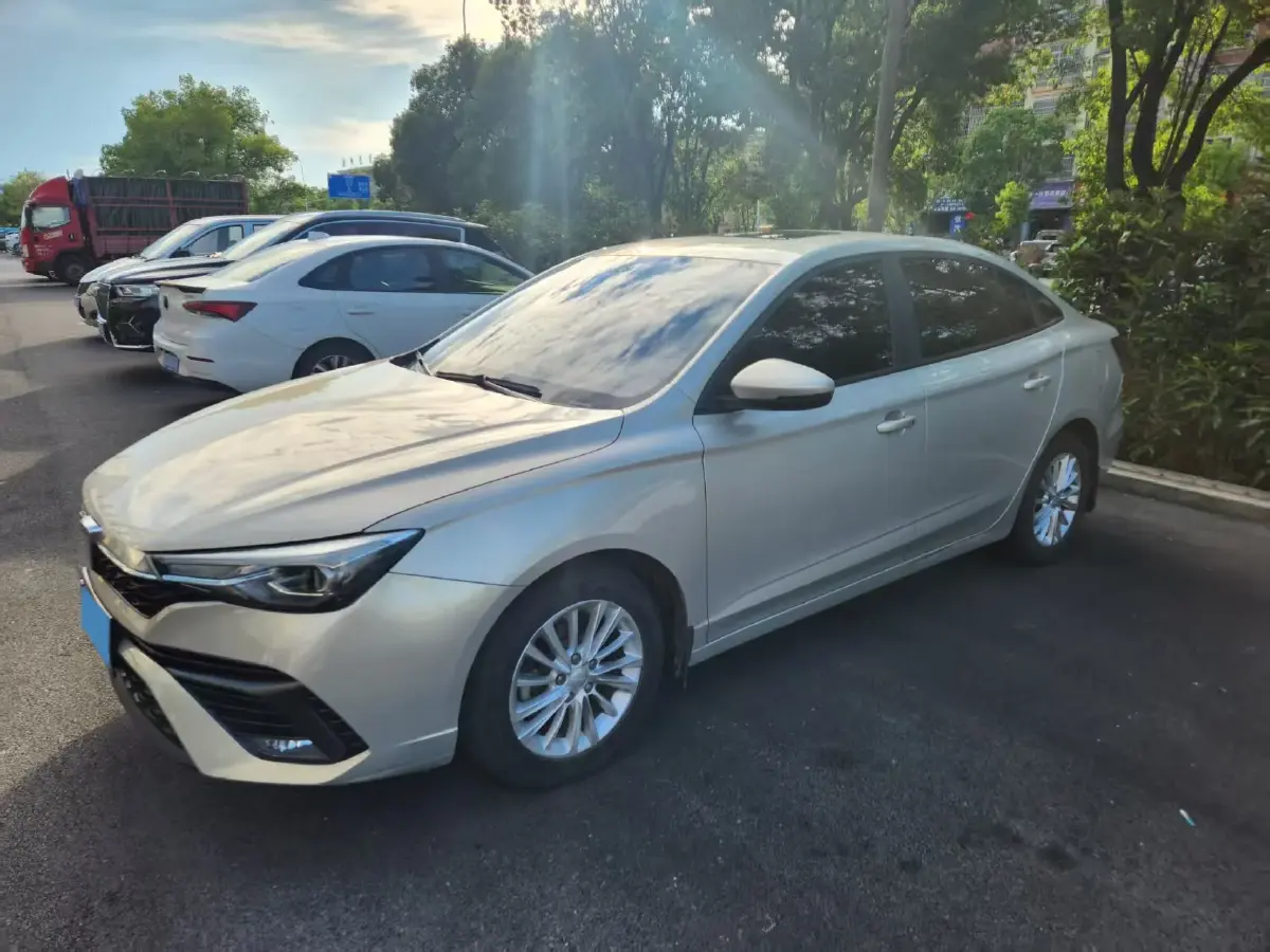 2021 Roewe i5 1.5L 120HP L4 CVT