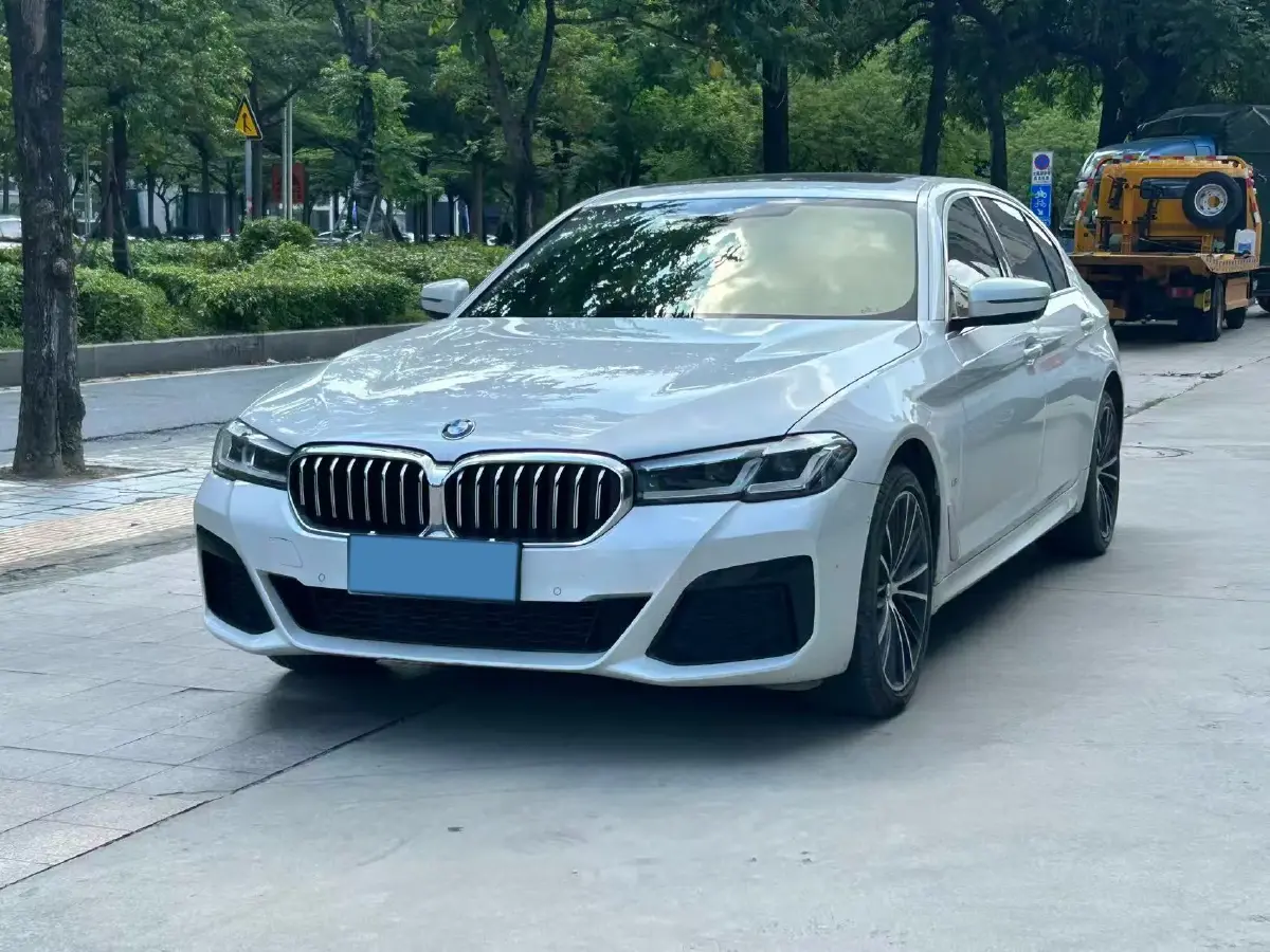 2023 BMW 5 Series 2.0T 245HP L4 8AT