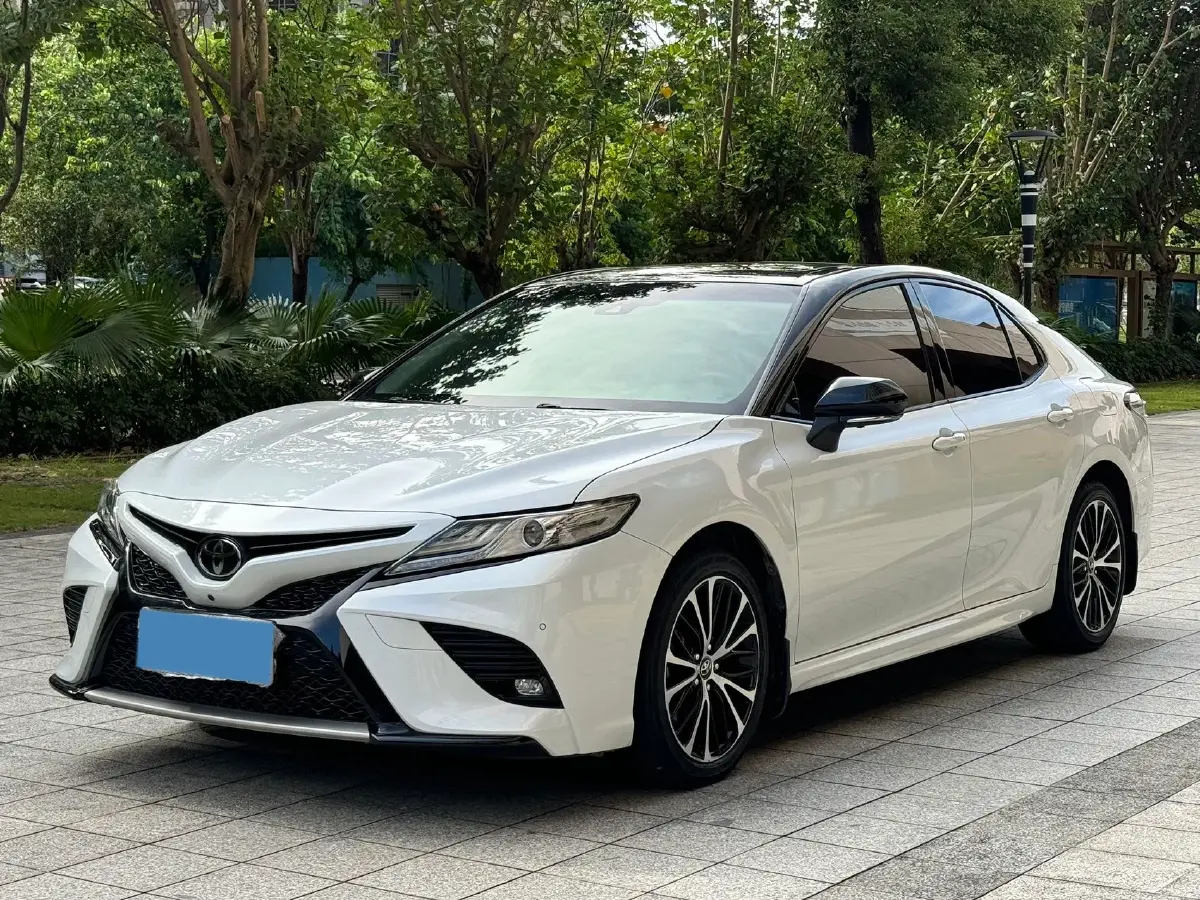 2018 Toyota Camry 2.5L 209HP L4 8AT