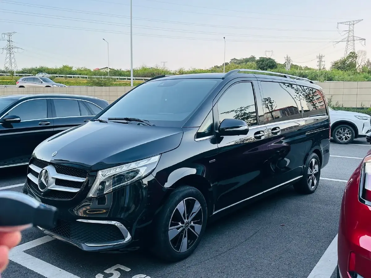 2022 Mercedes-Benz V Class 2.0T 211HP L4 9AT